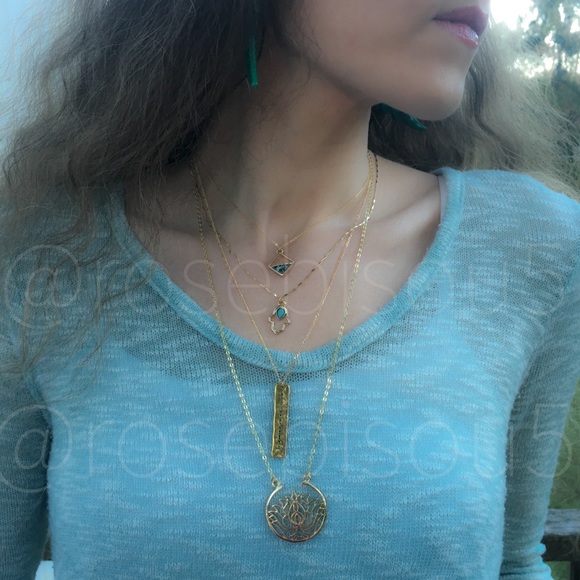 🆕{✨E&L🌙} Delicate Layering Gold Hamsa Necklace - Picture 2 of 8